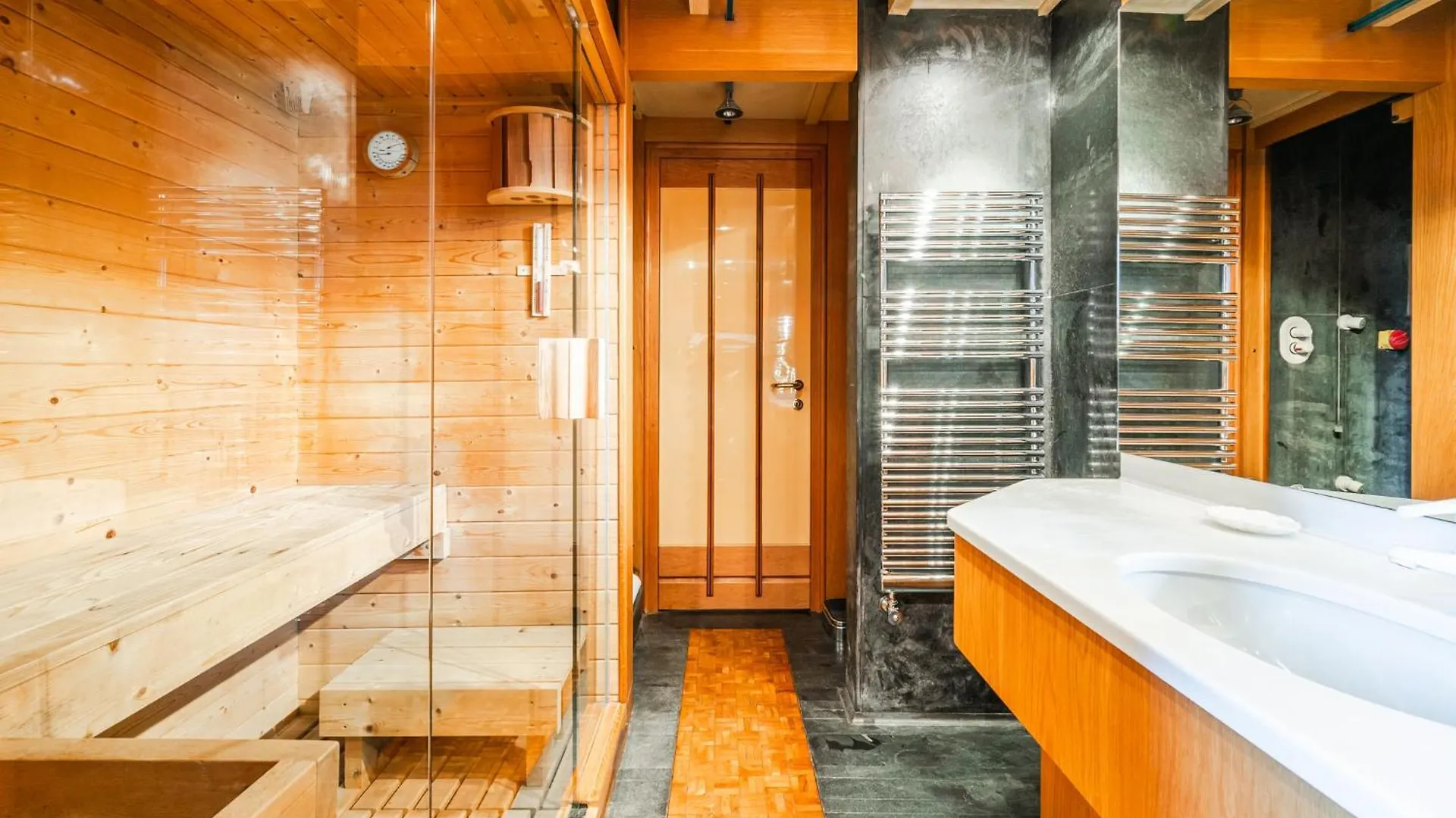 Luxury Penthouse - Sauna, Garage, Office, Terrace Милан Дом отдыха